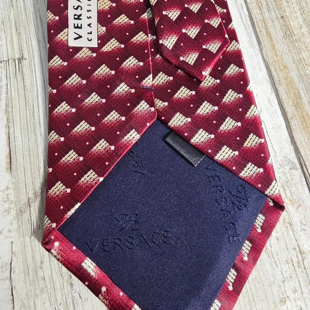 Versace Classic V2 Mens Silk Tie Burgundy Cream Geometric Medusa Logo Italy